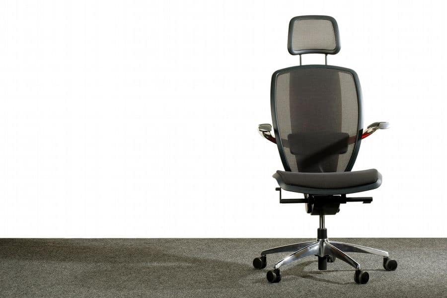 Choosing the right office chair with ergonomic adjustment and neck support